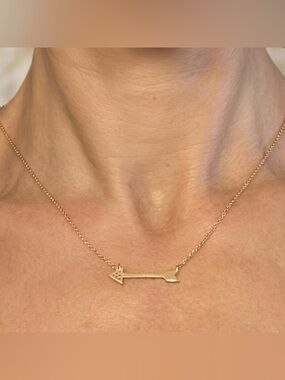 Banana Republic Arrow Necklace Gold Tone Horizontal Pendant Minimalist Necklace